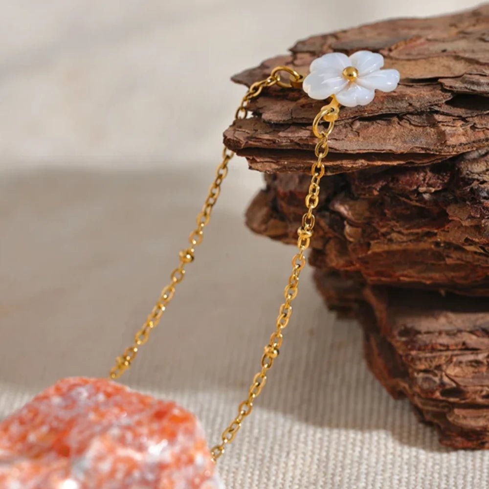 Natural Shell Flower Pendant Necklace - Zafinne Jewelry