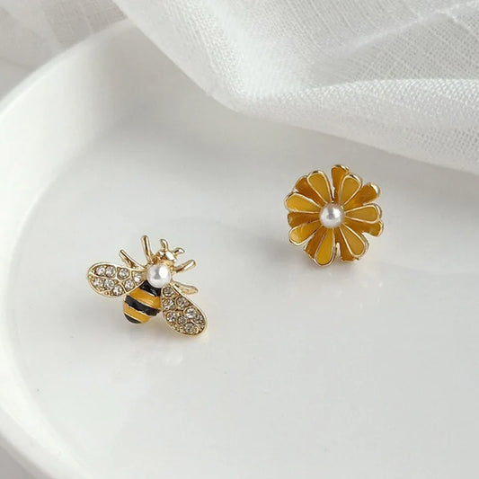 Bee Daisy Flower Earrings