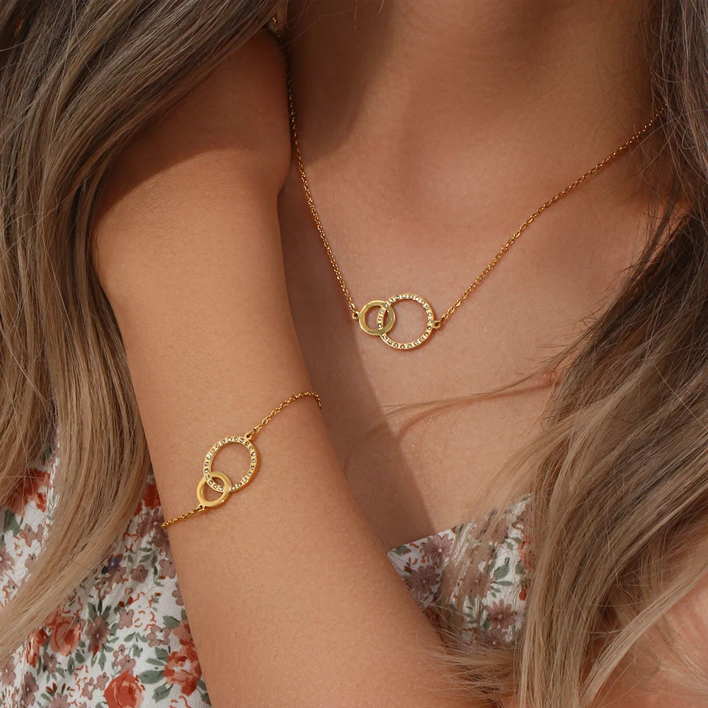 Loop Link Pendant Bracelet