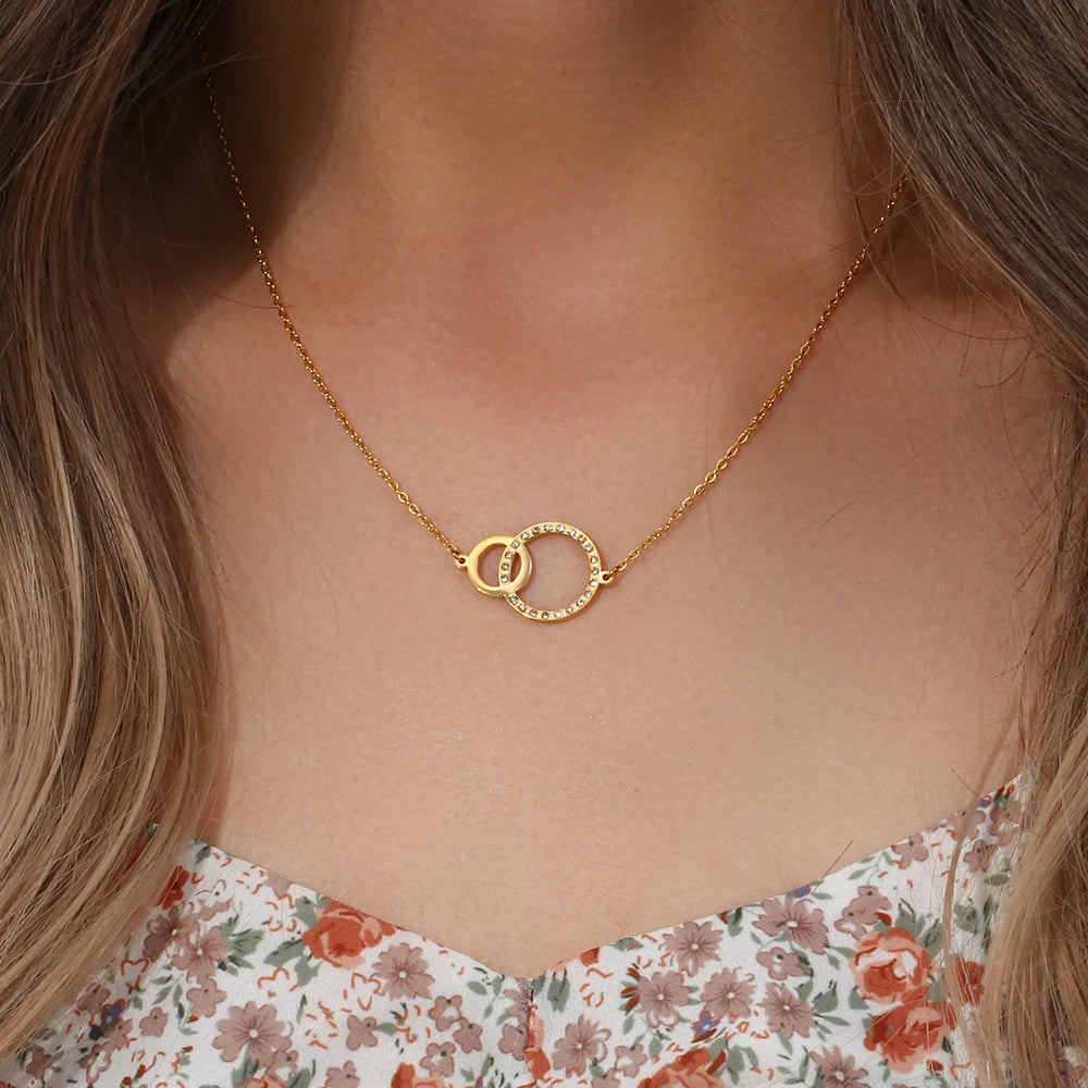 Loop Link Pendant Necklace