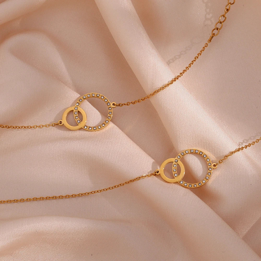 Loop Link Pendant Necklace