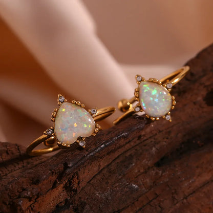 Weiße Ringe aus natürlichem Opalstein
