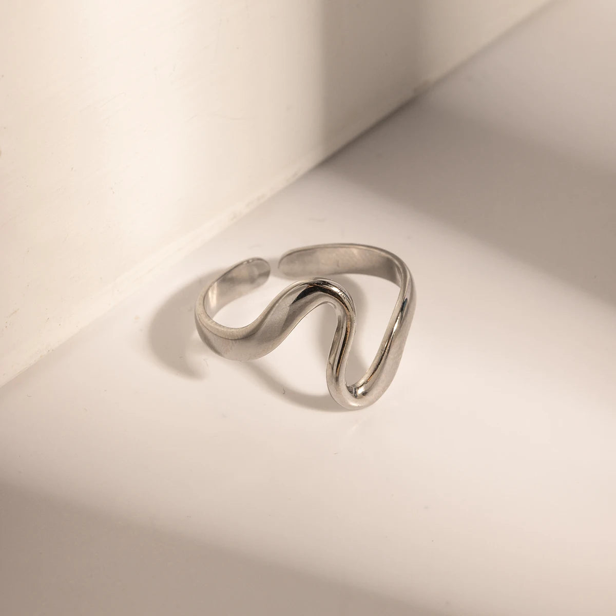 Geometric Adjustable Curved Ring