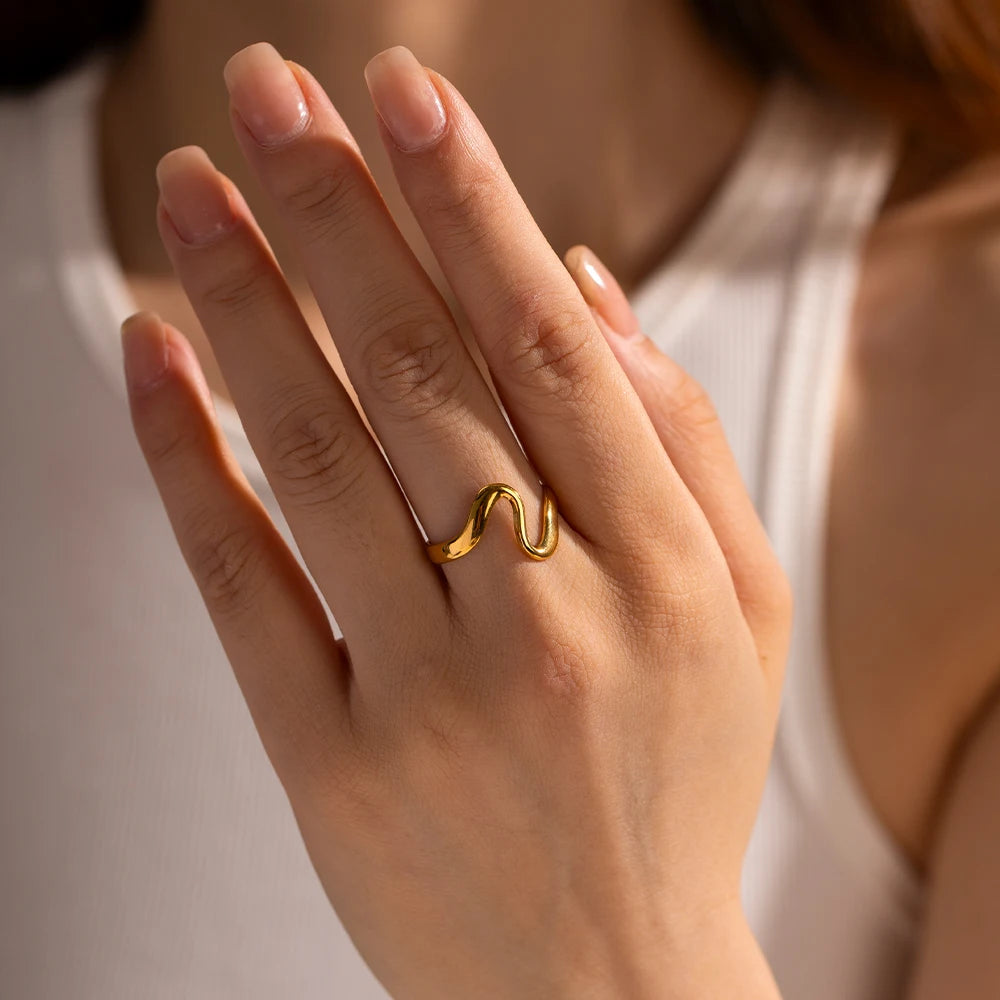 Geometric Adjustable Curved Ring