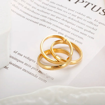 Dreifach verschlungener Ring