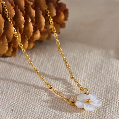 Natural Shell Flower Pendant Necklace - Zafinne Jewelry